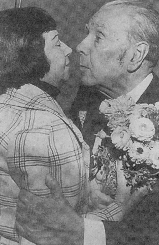 Amistad con los grandes y "La madre de todos nosotros"
